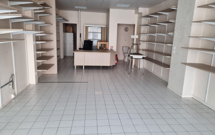 Local commercial   CHAMBERY  60 m2 1 100 € 